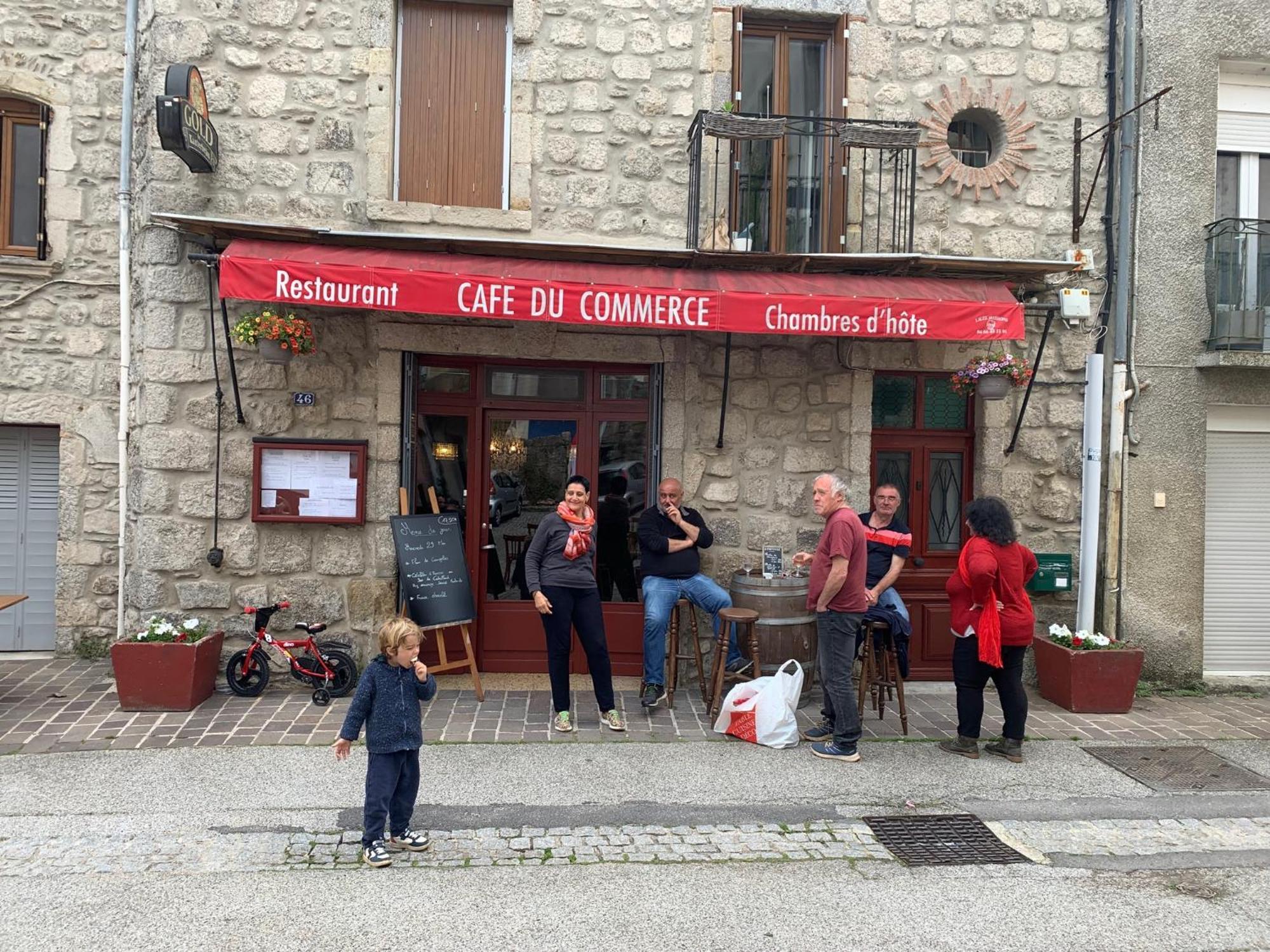 Cafe Du Commerce Genolhac Екстериор снимка