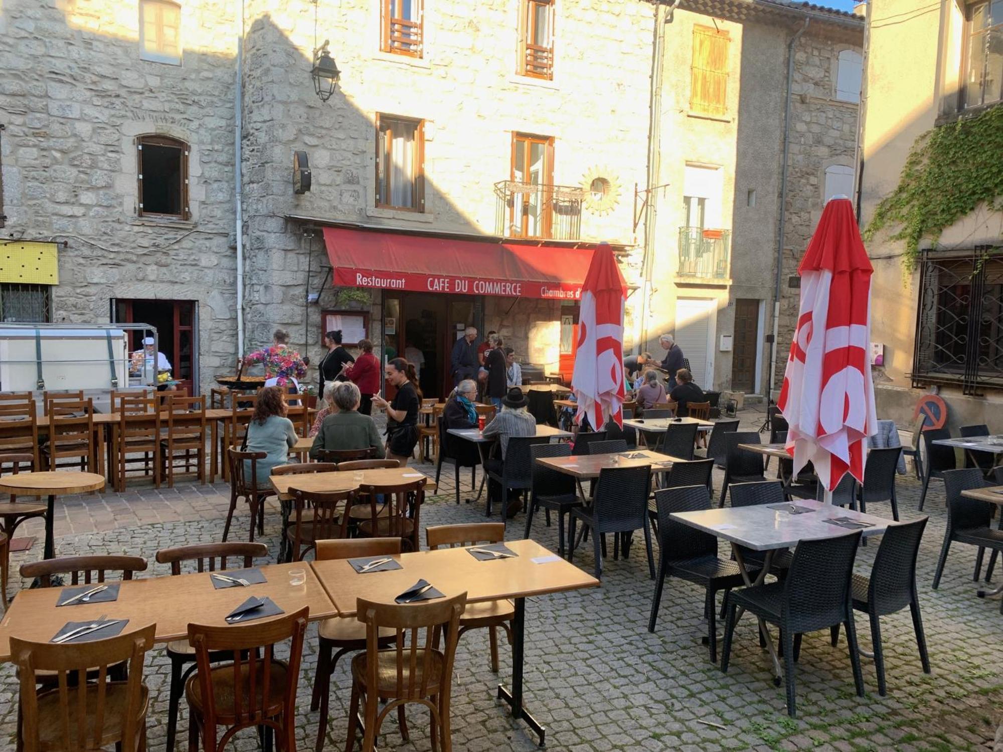 Cafe Du Commerce Genolhac Екстериор снимка